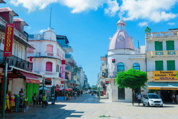 Commerce à POINTE-A-PITRE