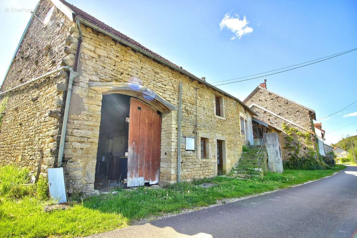 Maison de 90 m² à rénover, 1 chambre - photo 2