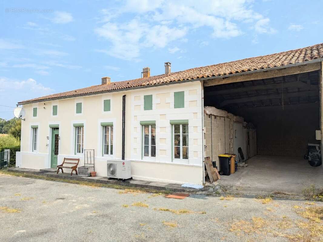 Maison en pierre économe en énergie, dépendances et près de 8 000 m² de terrain - photo 11