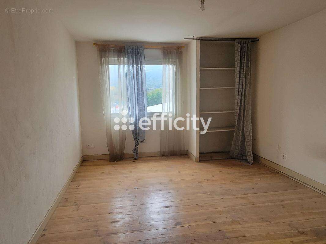 Commerce à SAINT-JUST-DE-CLAIX