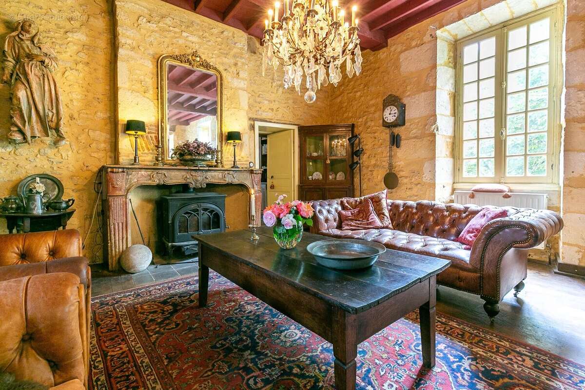Hameau du XVIIème et XVIIIème avec piscine et terrain de 9 hectares près de Le Bugue - photo 3