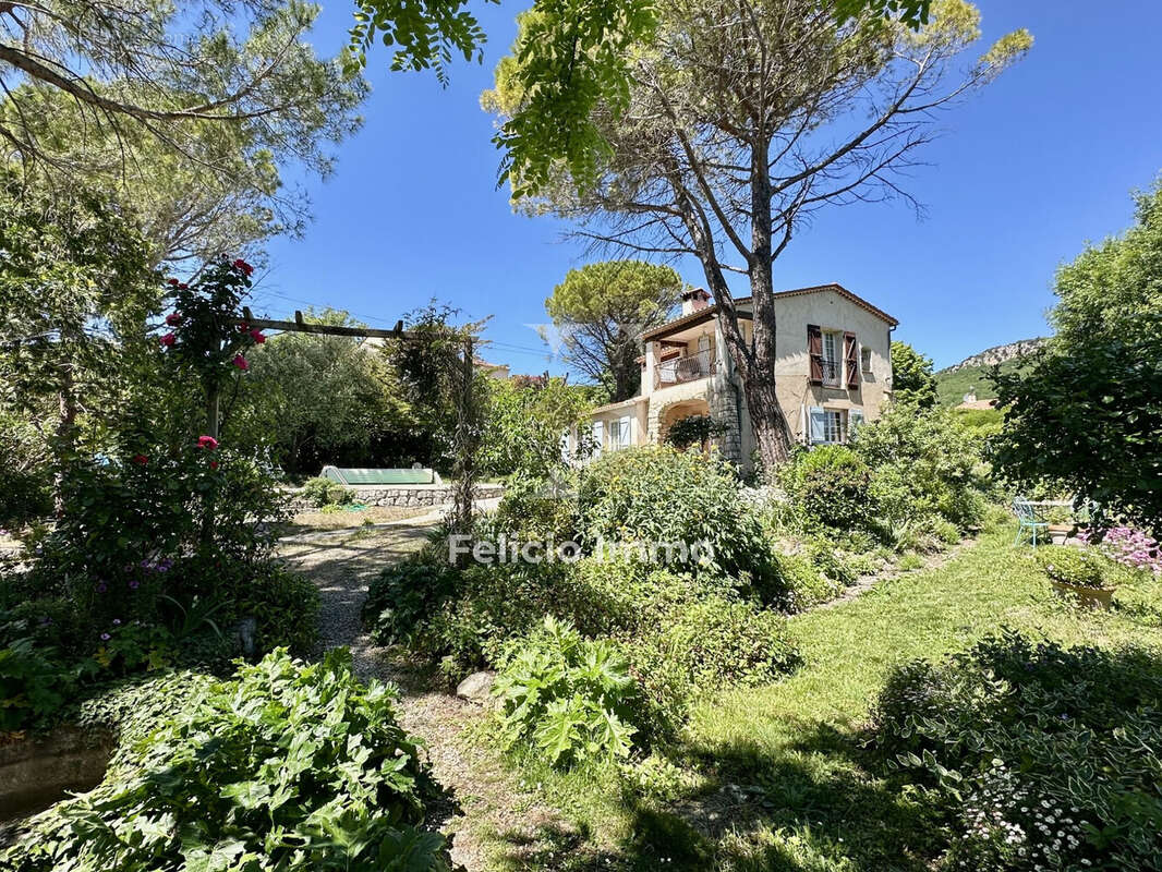 Maison à CHATEAUNEUF-GRASSE