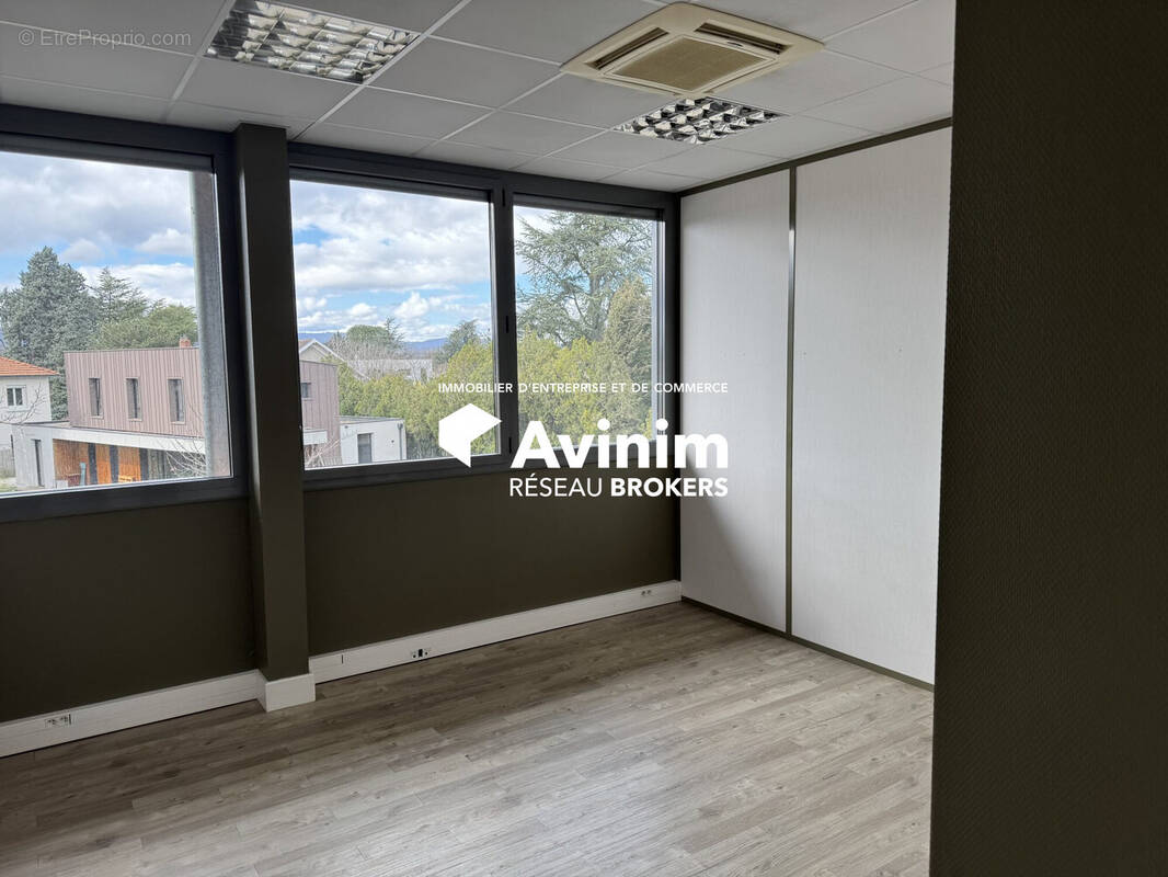 Commerce à SAINTE-FOY-LES-LYON