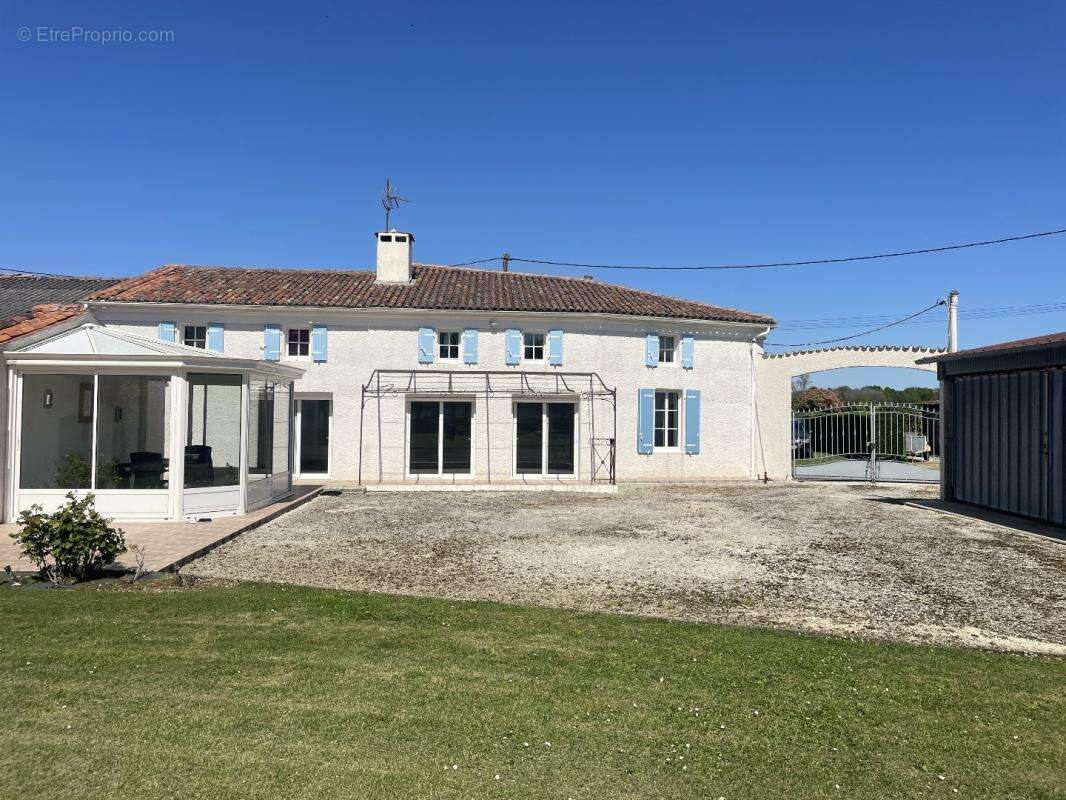 Maison à SAINT-SULPICE-D'ARNOULT