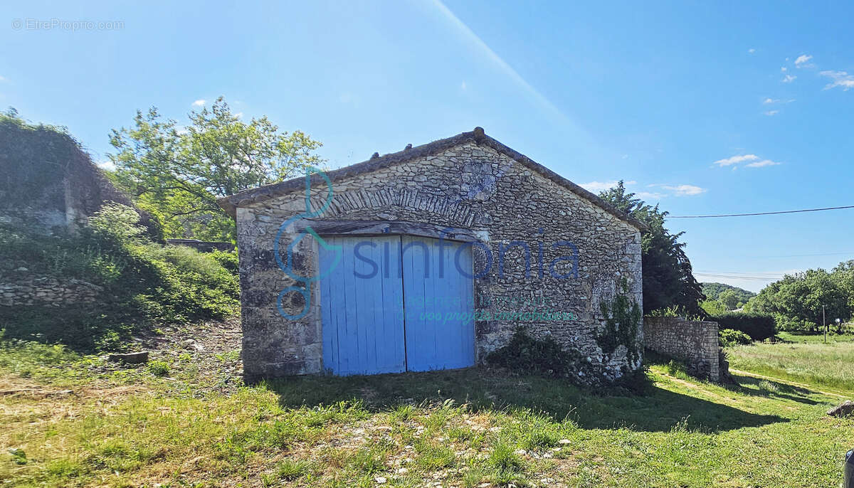 Maison à LUSSAN