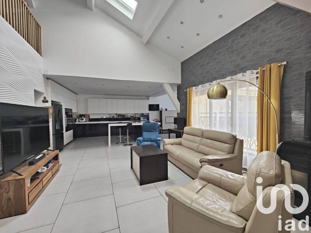 Photo 1 - Maison à LINAS