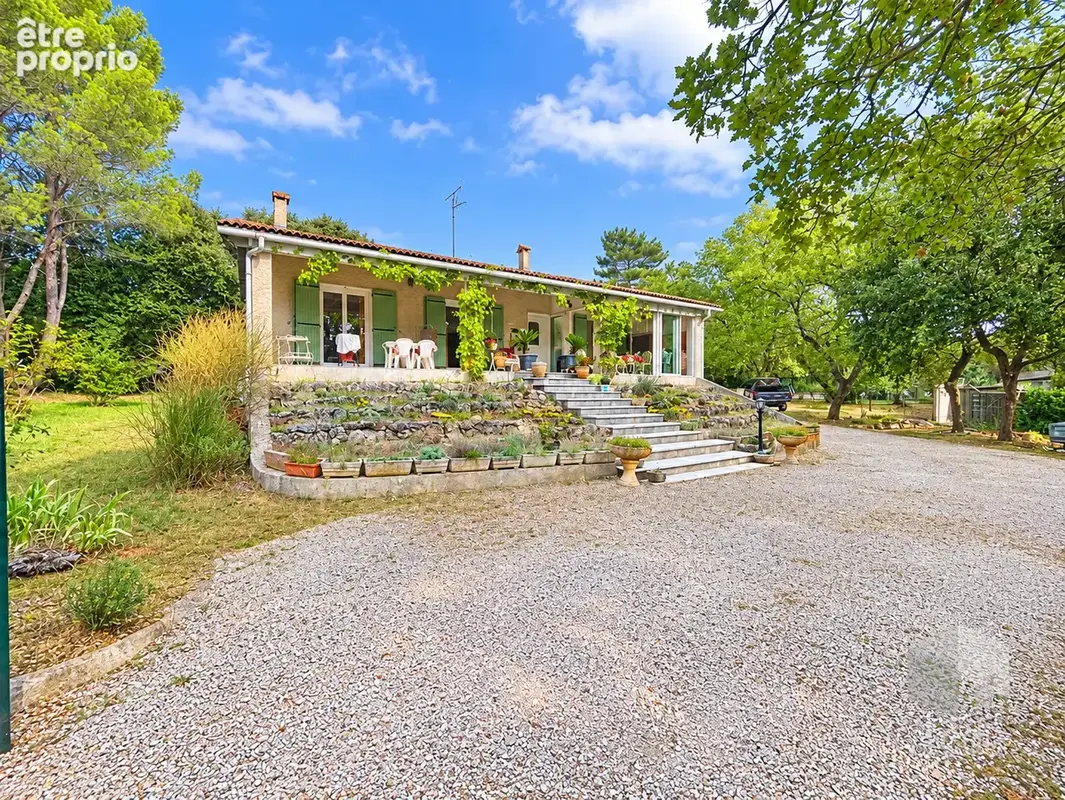 GRIGNAN, maison de plain pied de 150 m2 - photo 2