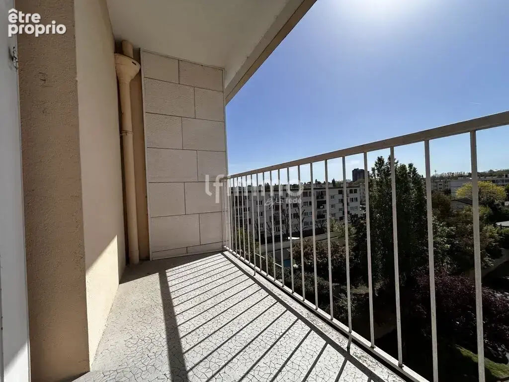Appartement 65m2, dernier étage et 2 balcon - photo 2