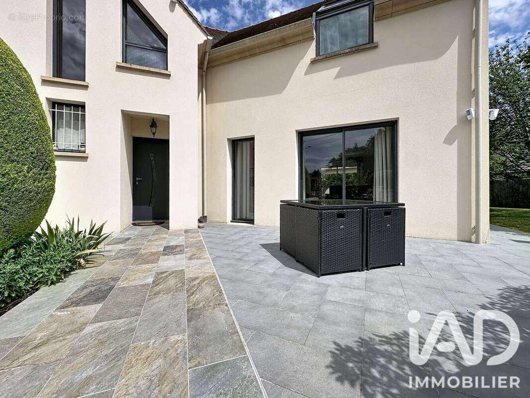 Maison 193 m² à Vieille-Eglise-En-Yvelines  - photo 3