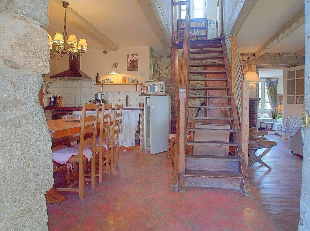 Maison à SAINT-SAUVES-D'AUVERGNE