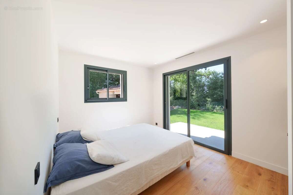 Maison à ROQUEFORT-LES-PINS