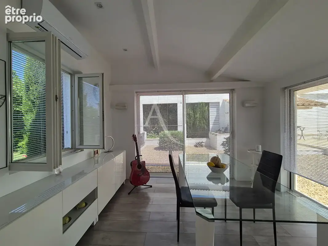 Villeveyrac : Élégante villa de plain-pied -210 m² de surface au sol - Charme méditerranéen avec piscine - photo 10