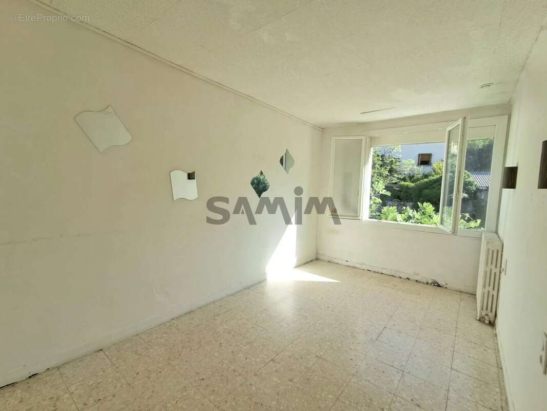 À vendre à Saint-Hippolyte-Du-Fort : maison de village avec - photo 2