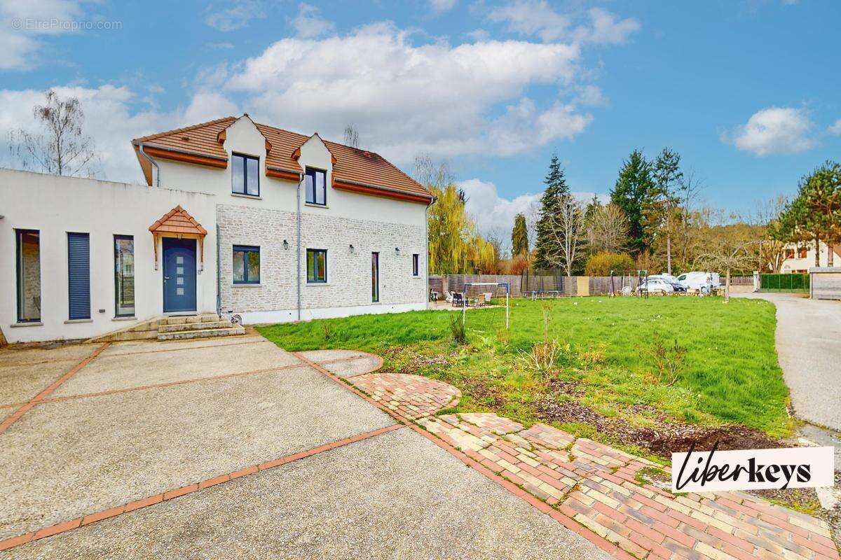Maison à SAINT-LEGER-EN-YVELINES