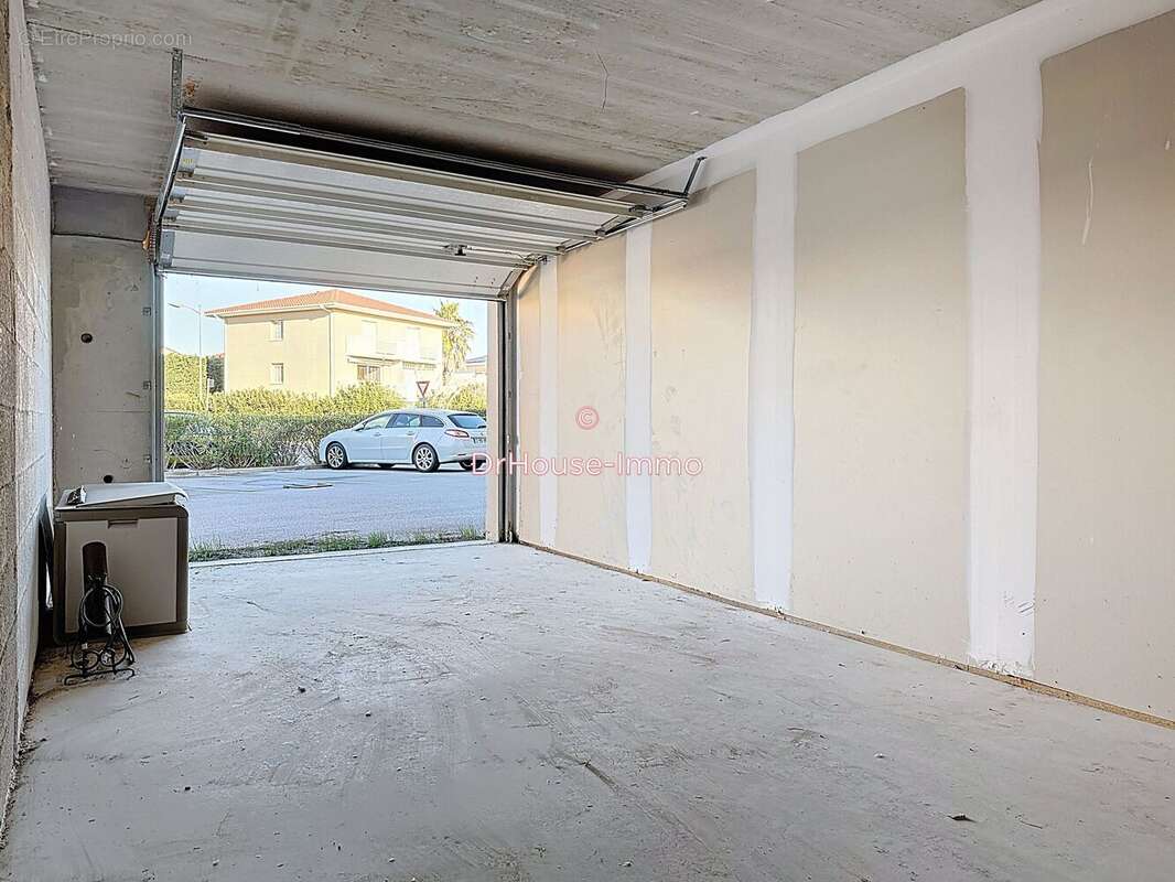 Parking à SAINTE-MARIE