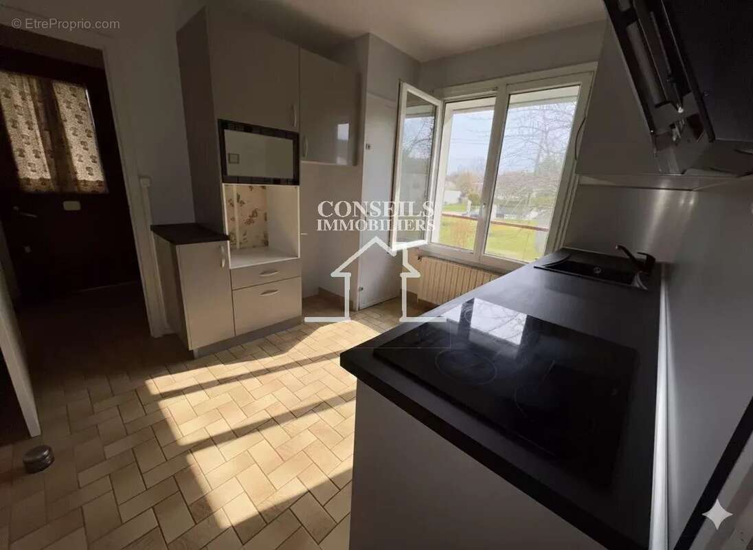 Maison à VILLENEUVE-SUR-YONNE