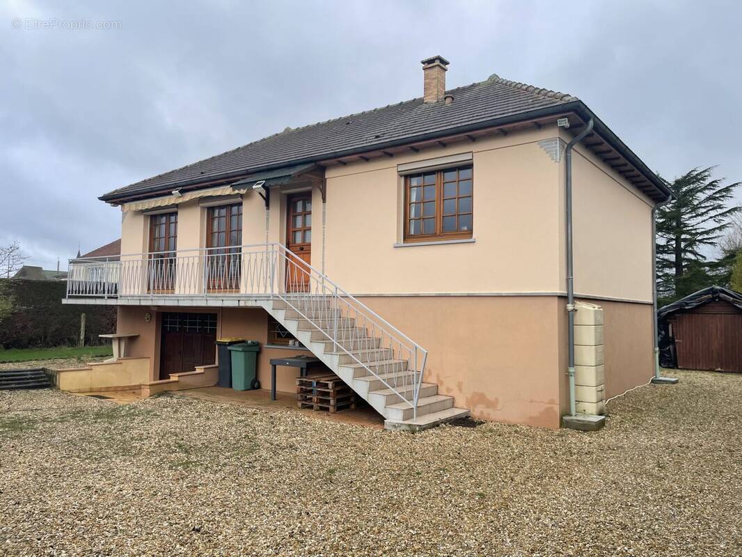 Maison à SAINT-GERMAIN-LA-CAMPAGNE