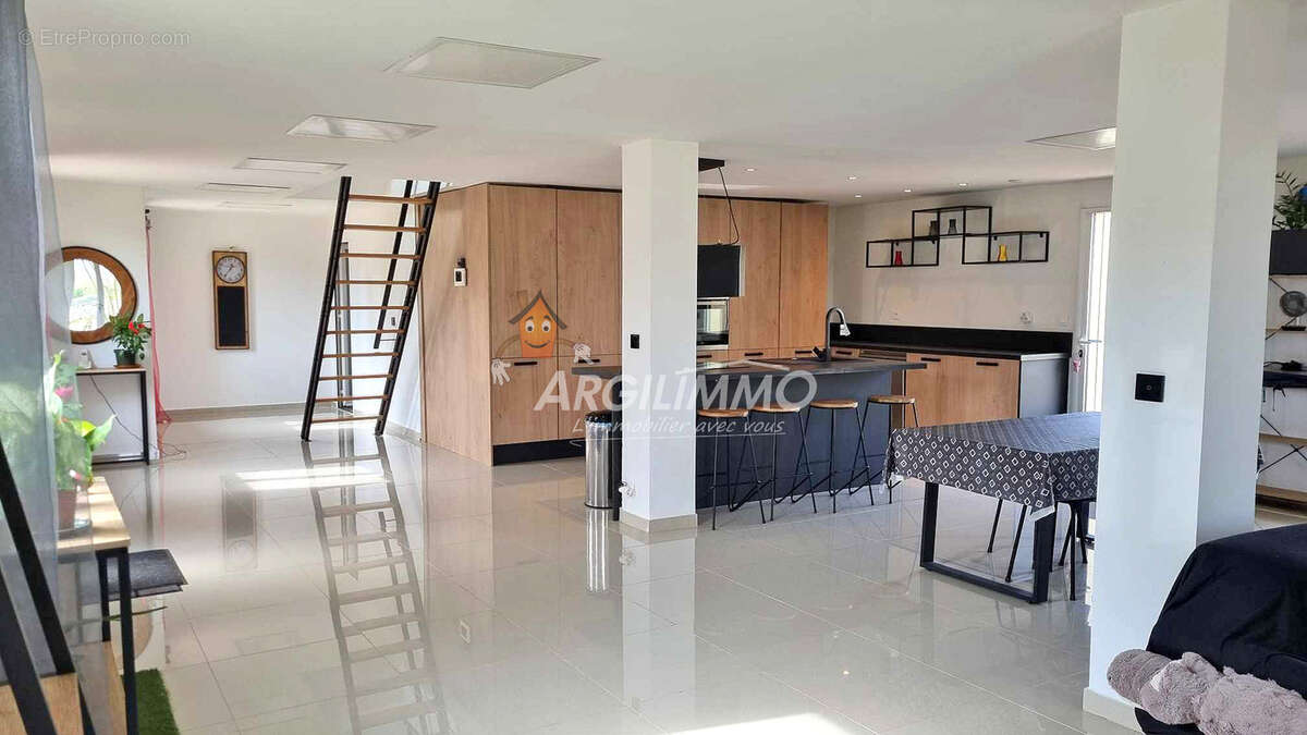 Maison à SAINT-CALAIS