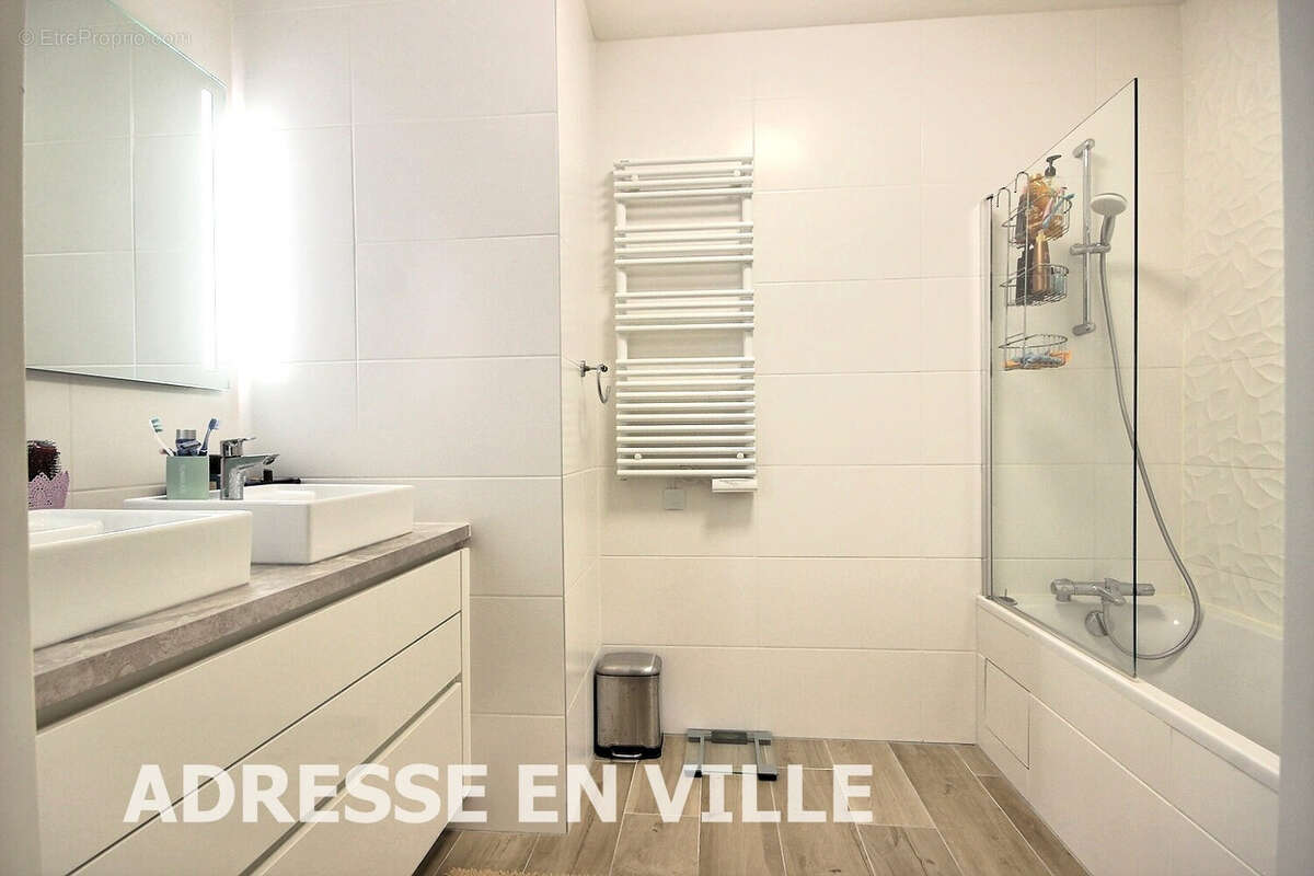 Appartement à LEVALLOIS-PERRET