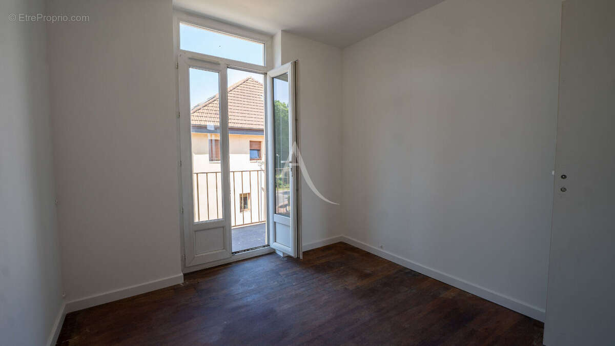 Appartement à COLLONGES-SOUS-SALEVE