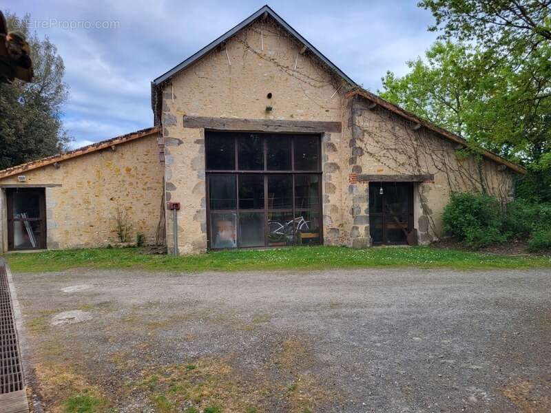 Propriete à vendre 10 pièces AUBIGNY (79) Terrain 27 715 m² - photo 6