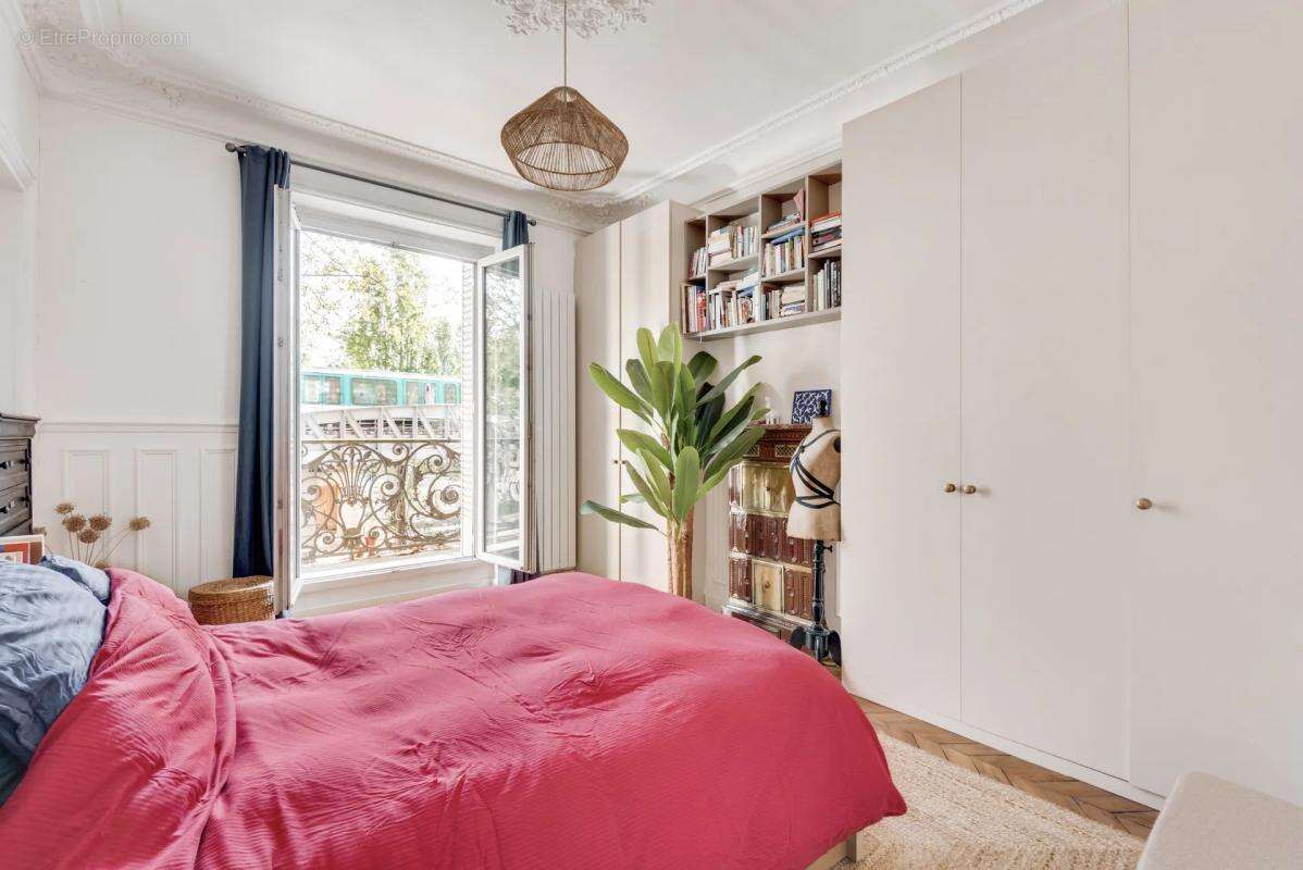 Appartement à PARIS-10E