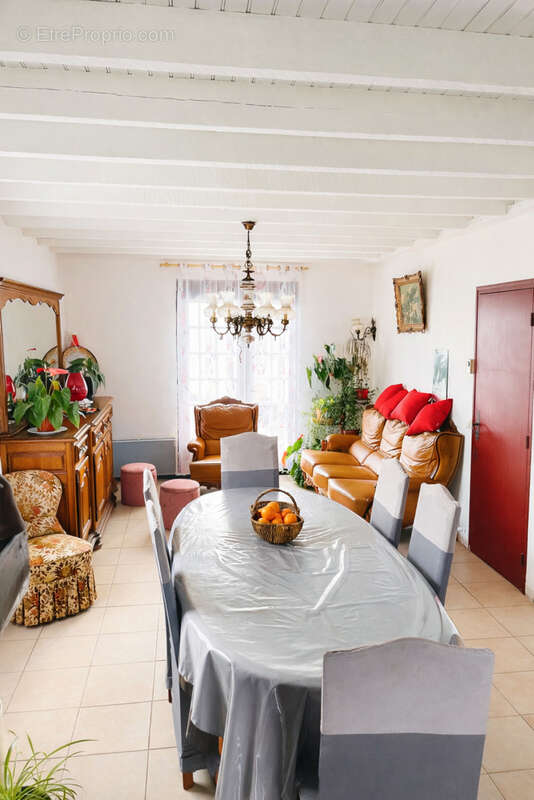 Maison à BEYCHAC-ET-CAILLAU