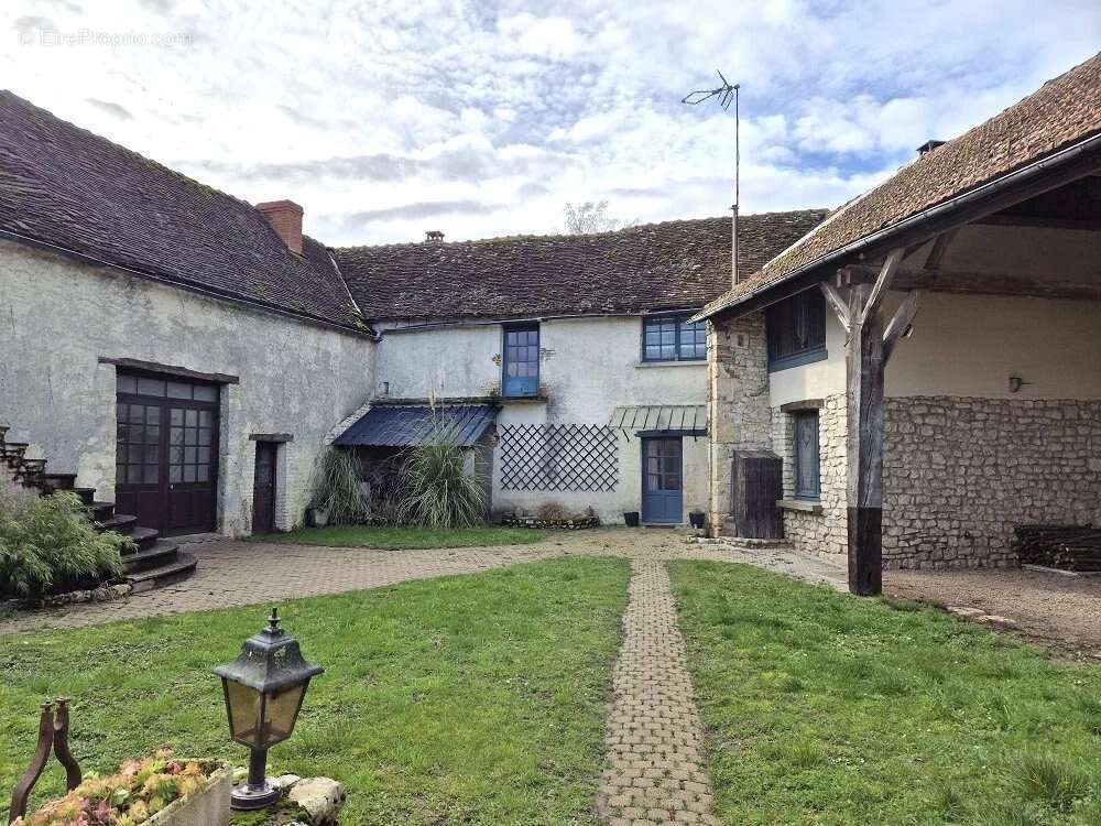 Maison à BEAUNE-LA-ROLANDE