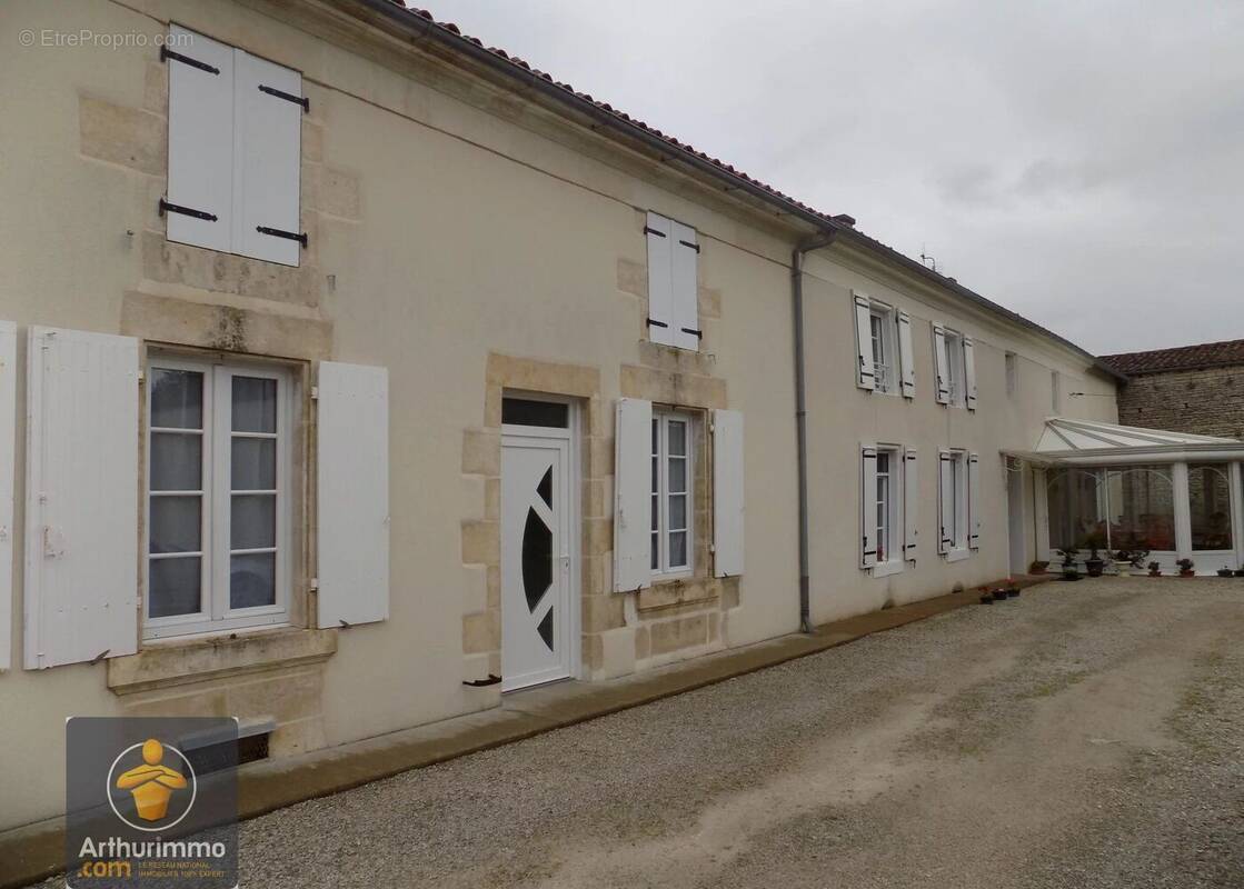 Maison à PRIN-DEYRANCON