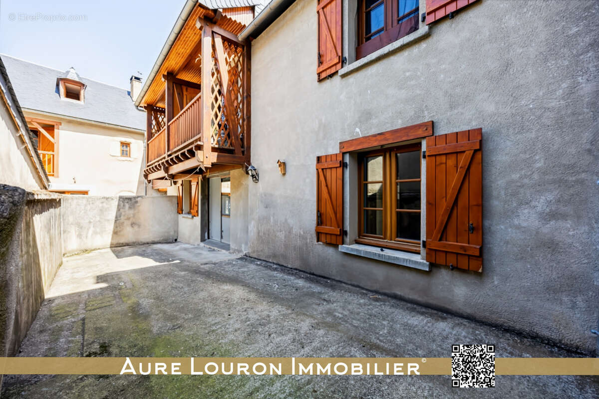 Immeuble de rapport avec 3 appartements 159m2 dans le centre-bourg de bourisp. - photo 6