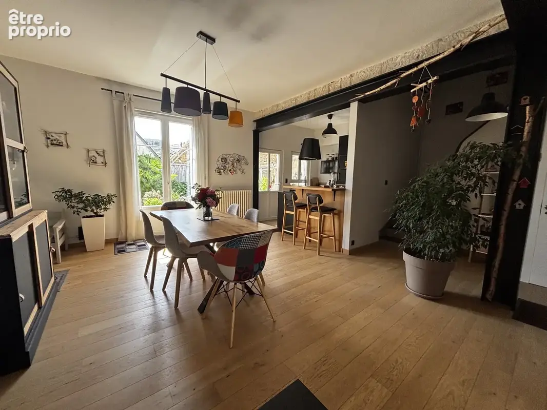 Maison familiale de caractère avec 4 chambres, dépendances et cour close - photo 3