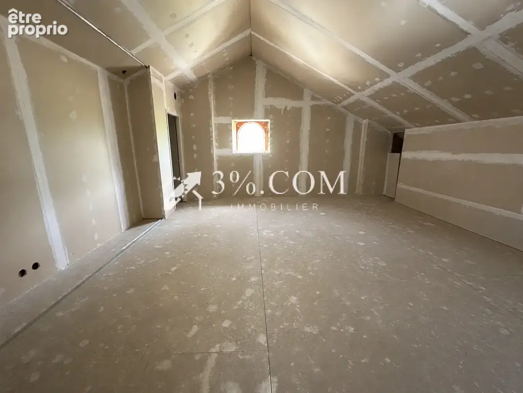 Maison - 4 chambres - garages - dependances - atelier - terrain 1400 m2 - photo 17