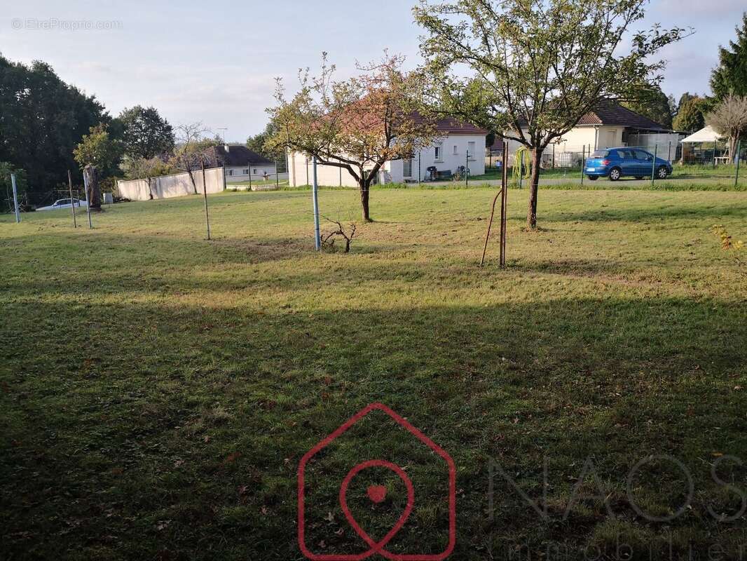Terrain à FONTENAY-SUR-LOING