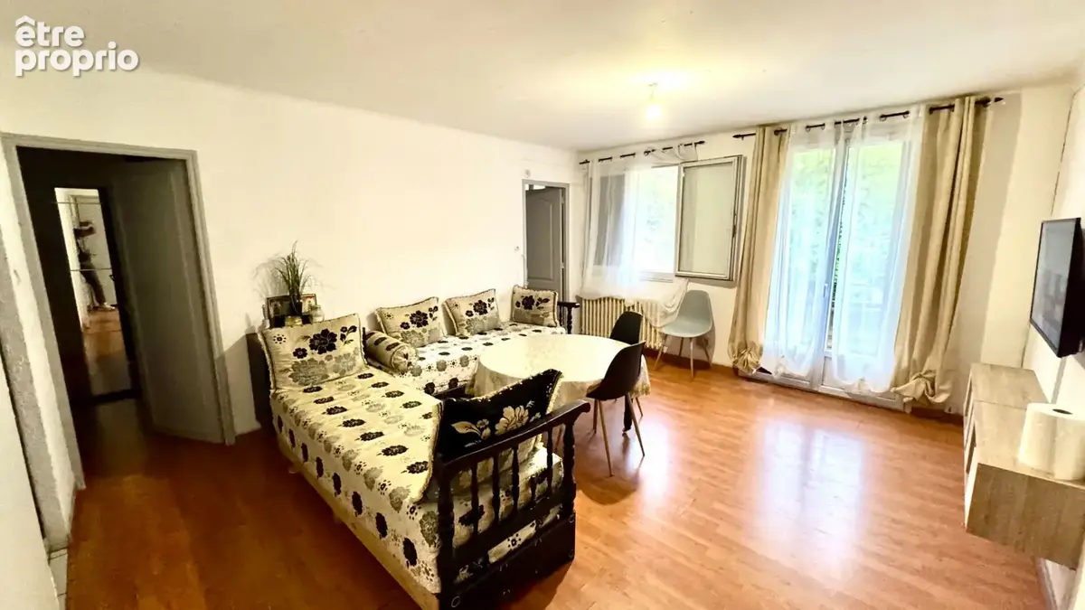 Trois appartements de type T3 à T4 avec garages , vendus loués. - photo 12