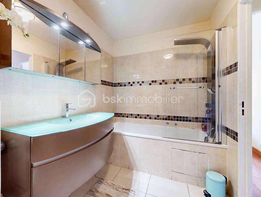 Appartement à LES LILAS