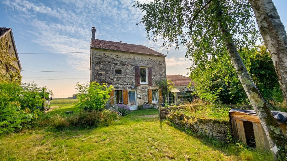 Maison à COURSON-LES-CARRIERES