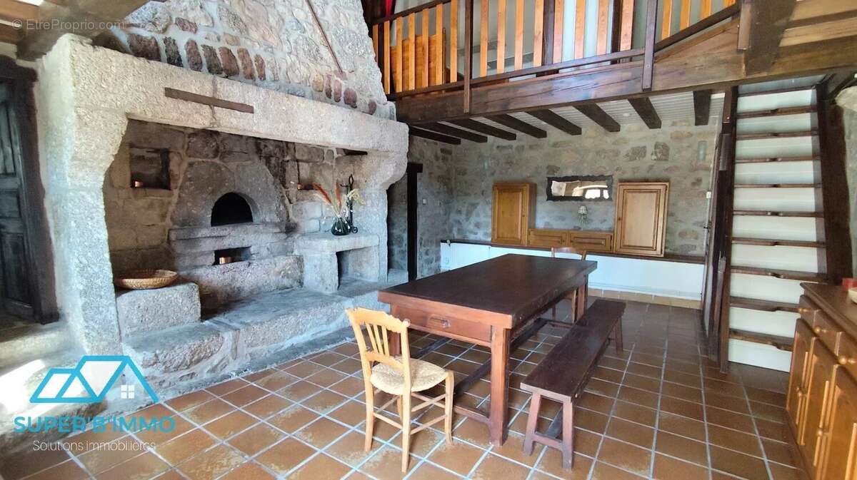 Batisse en pierre avec 2 logements et terrain - photo 3