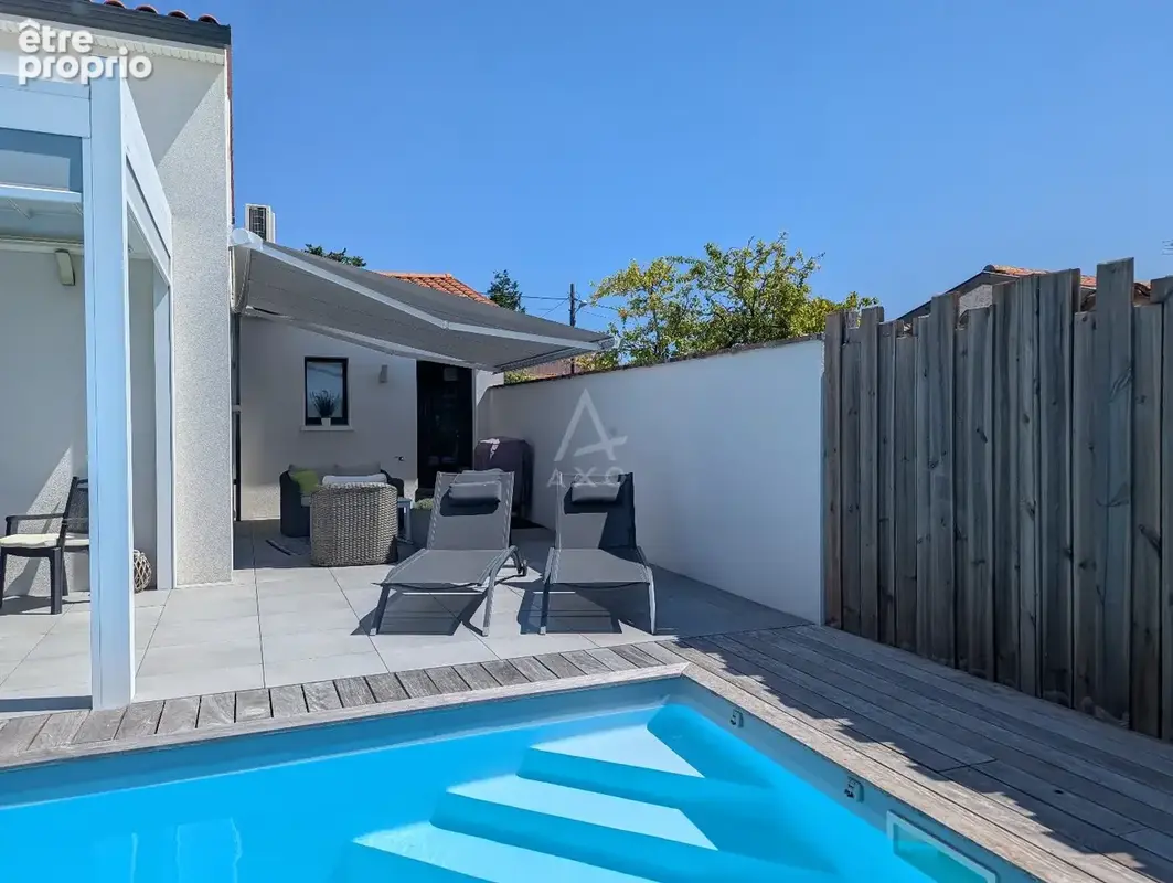 Maison contemporaine 106 m²  Piscine  terrasse 50m² -  Garage 25.76 m²  Aucun travaux - photo 2