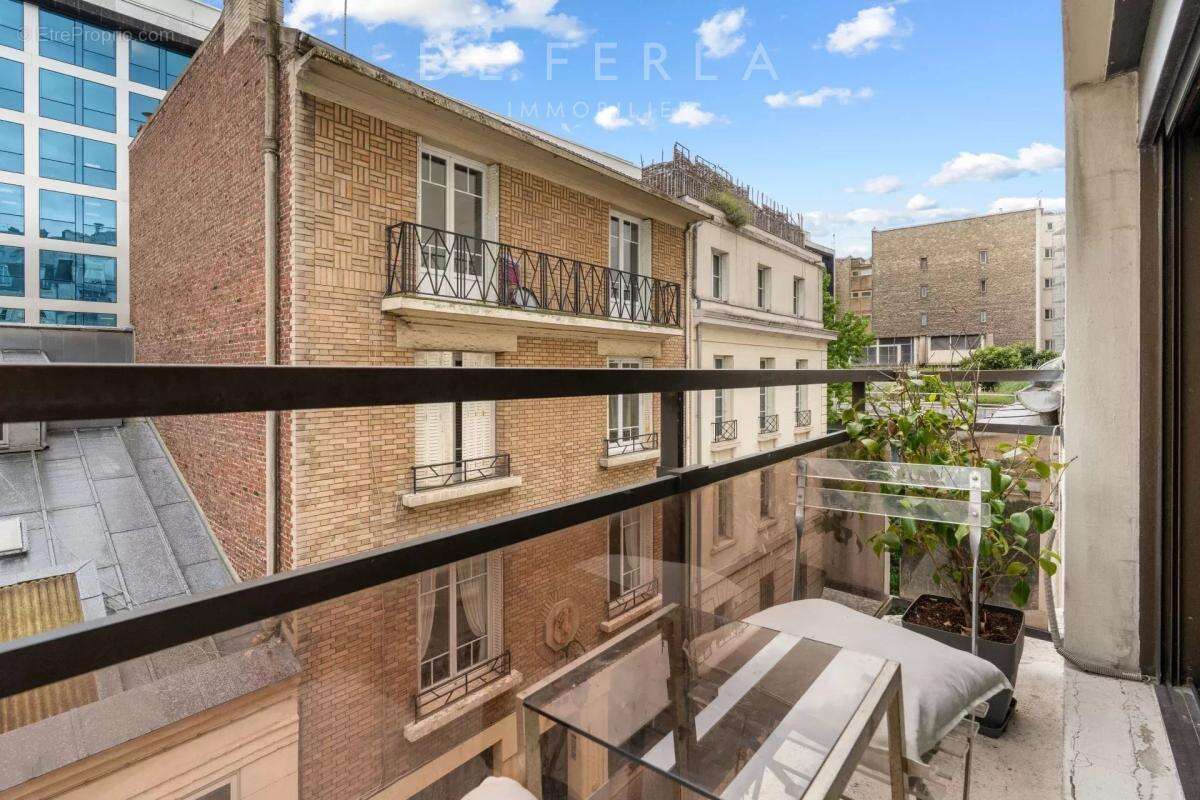 Appartement à PARIS-8E