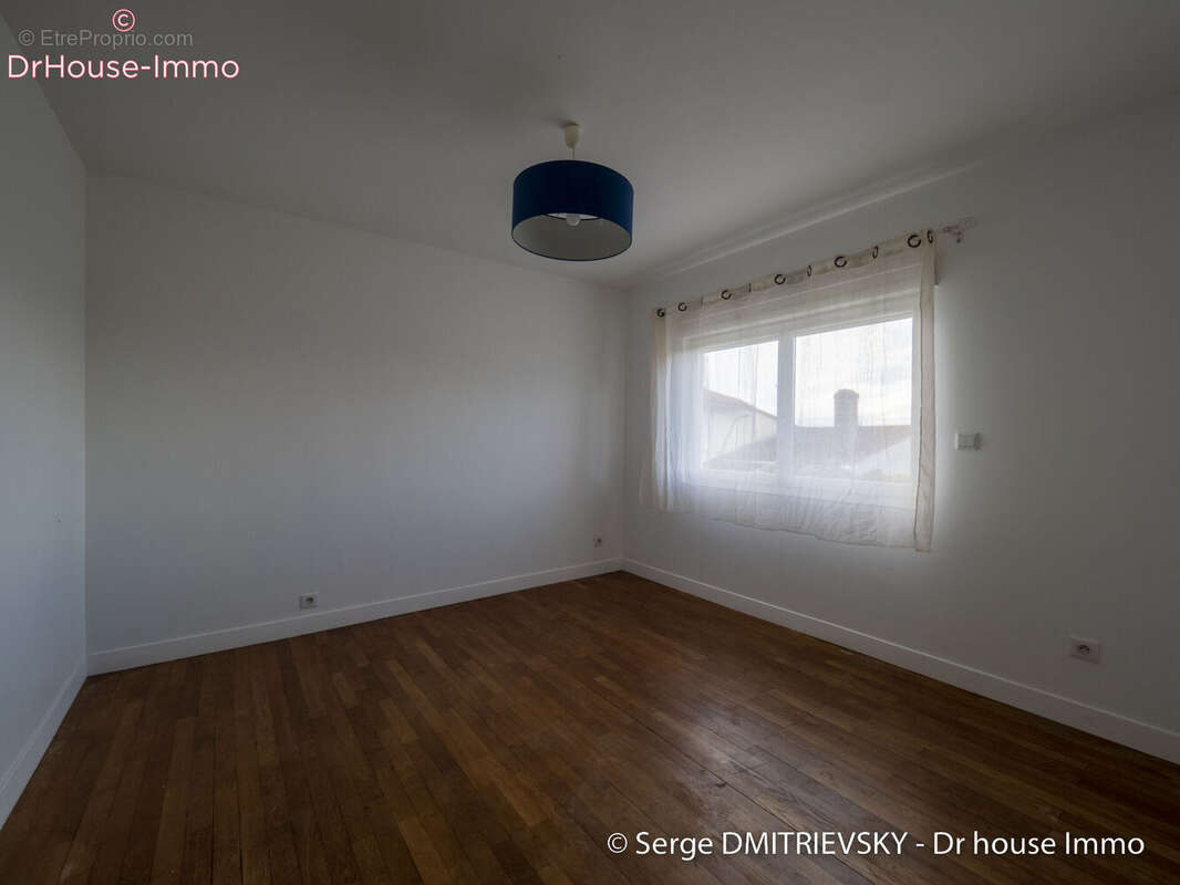 Maison à SAINT-JULIEN-BEYCHEVELLE