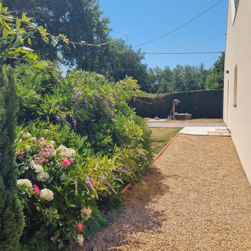 Maison 157 m² à Lignerolles  - photo 3