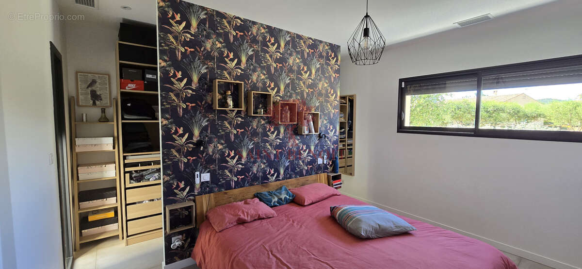 A VENDRE - A JONQUIERES - VILLA CONTEMPORAINE DE TYPE T3 de 129m2 avec garage,  jardin paysagé et piscine - photo 13