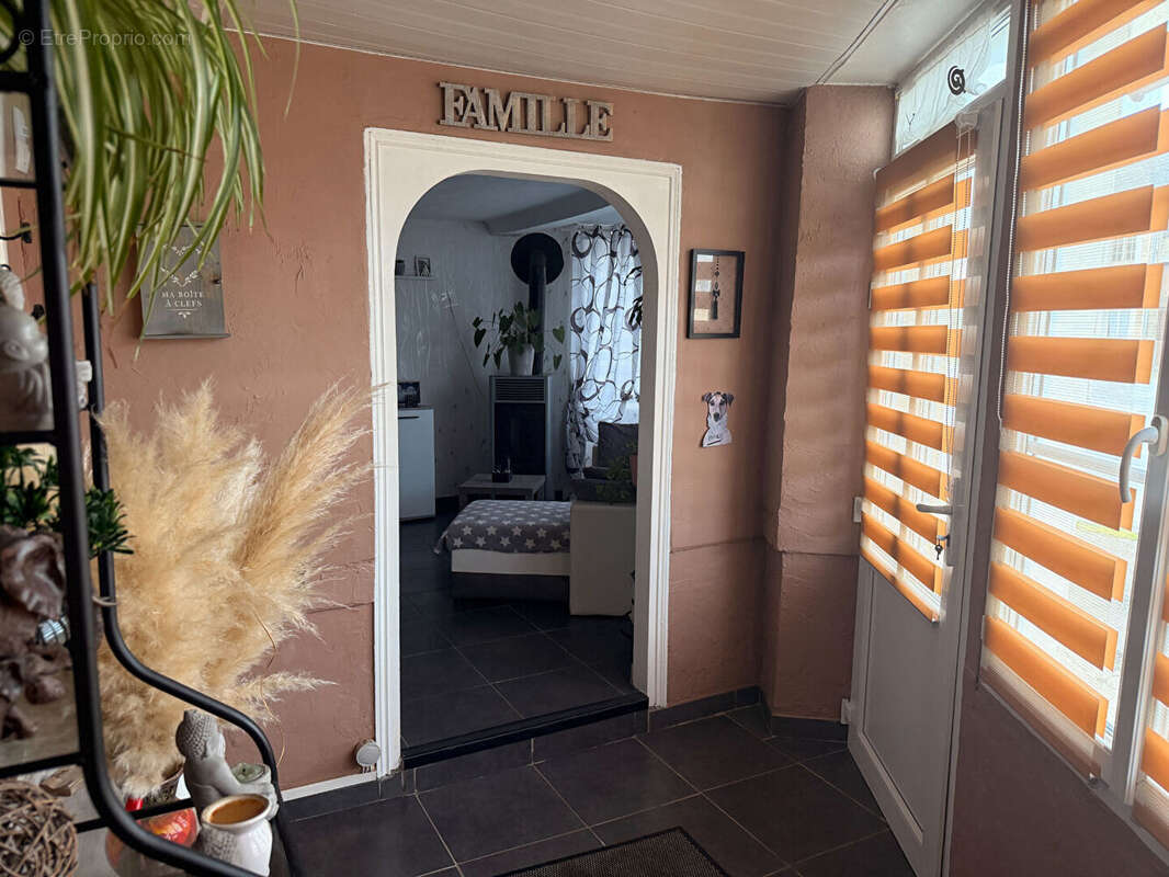 Maison 3 chambres, jardin et hangar - photo 2