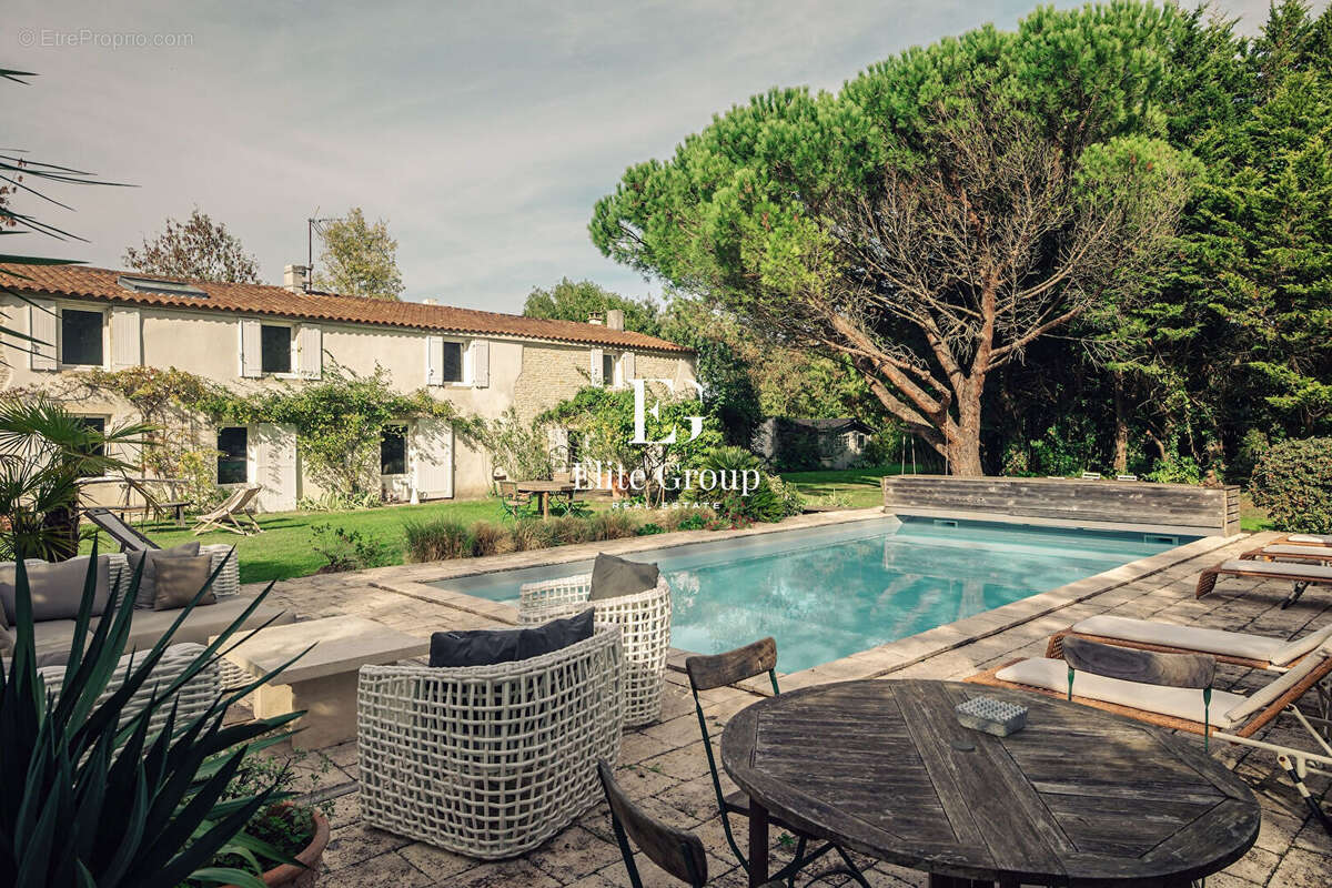 A vendre magnifique charentaise aux portes de la rochelle - 254 m2 - photo 3