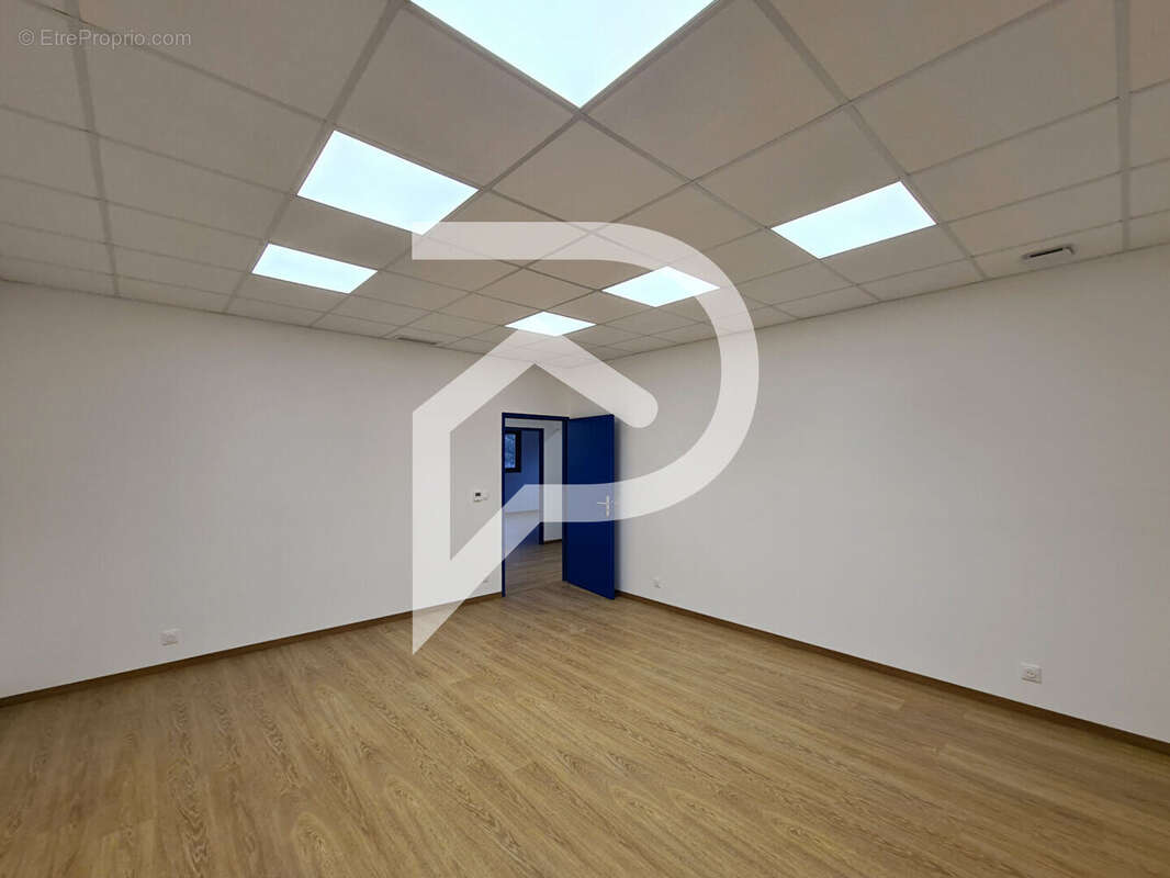 Local de 148 m² aménagé en bureaux centre Orthez - photo 6