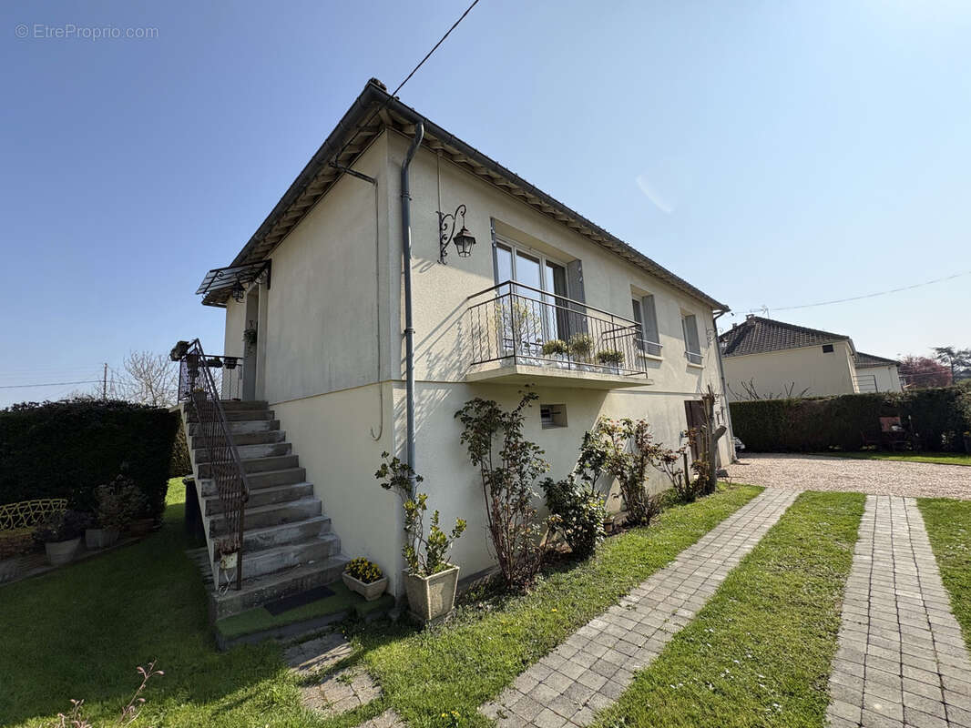 Maison à BUEIL
