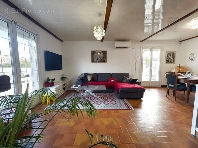Appartement à MAUGUIO