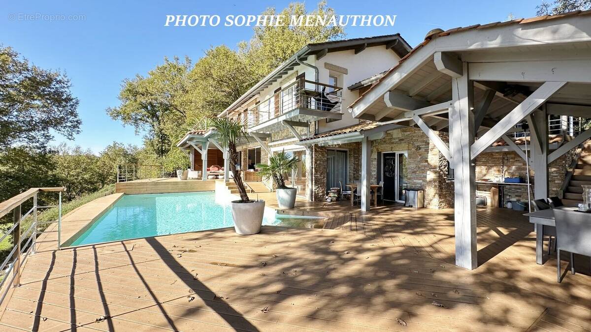 Villa d'architecte de type t6 de 240 m2 avec piscine - photo 1