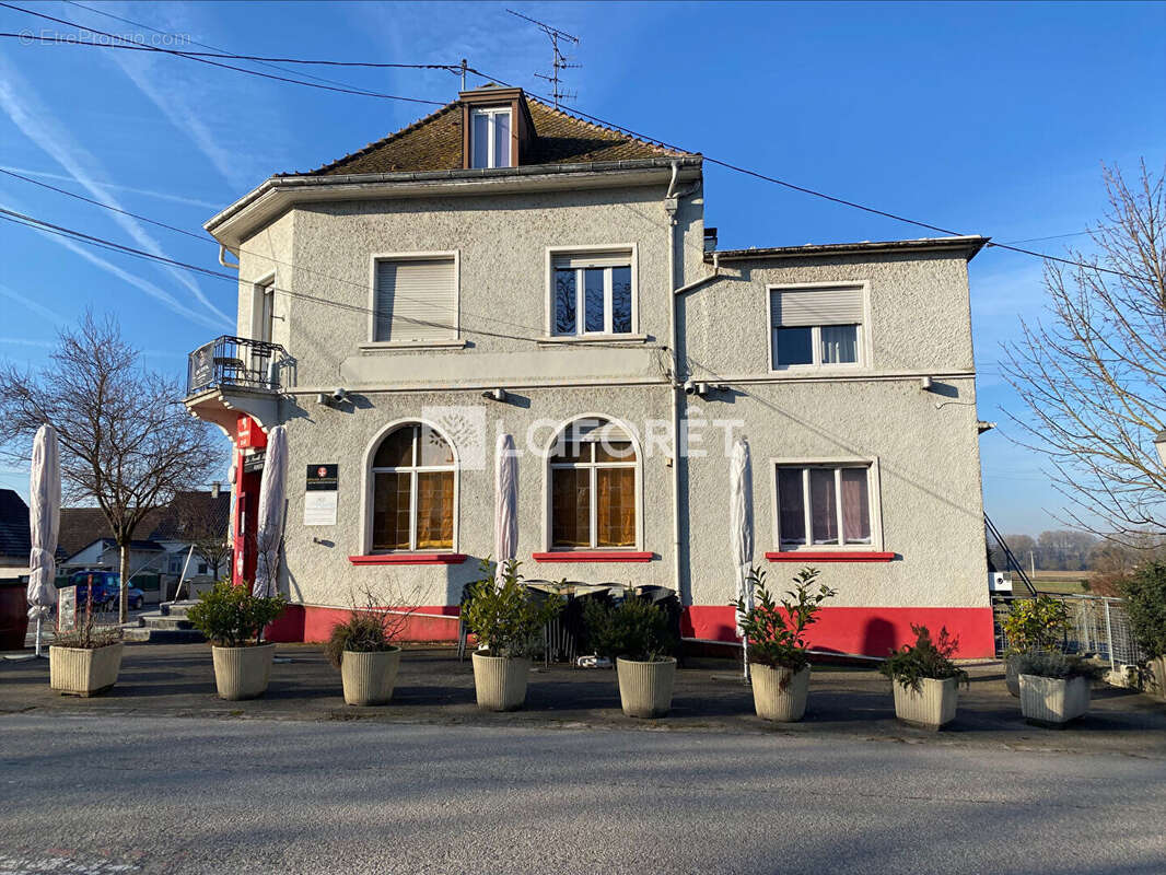 Commerce à VILLAGE-NEUF