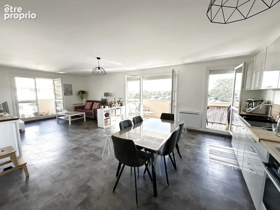 F3 sans vis-a-vis + 2  balcons - photo 2